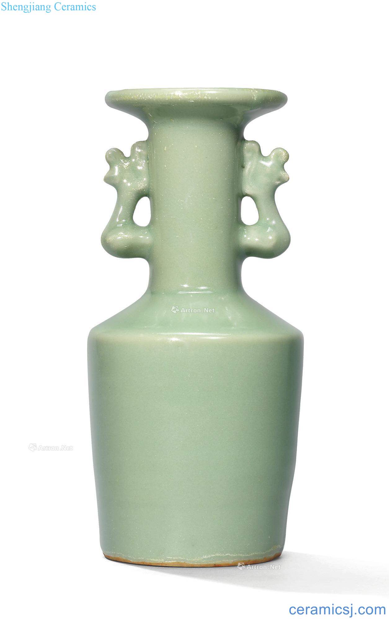 The southern song dynasty Longquan celadon vase with a double phoenix