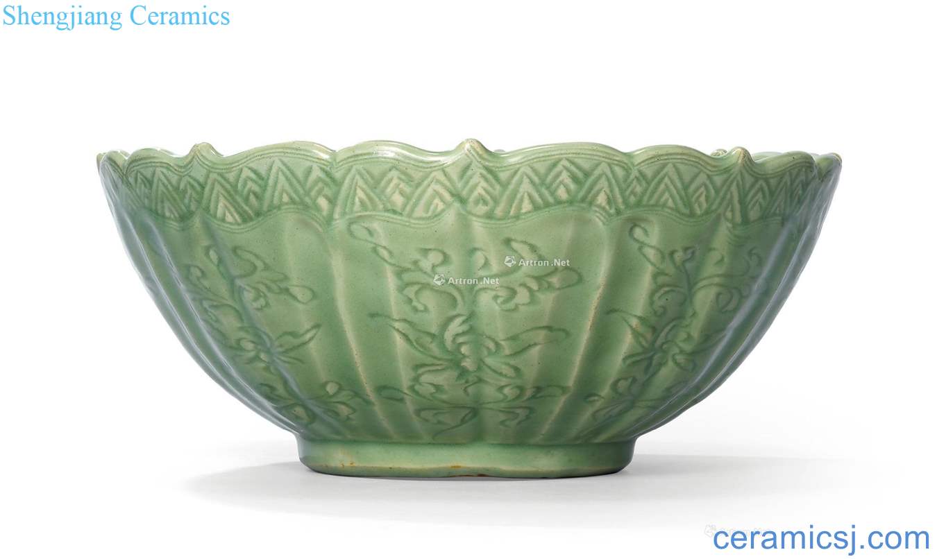 Ming hongwu Longquan green glaze and fold branch flowers and wen ling mouth big bowl