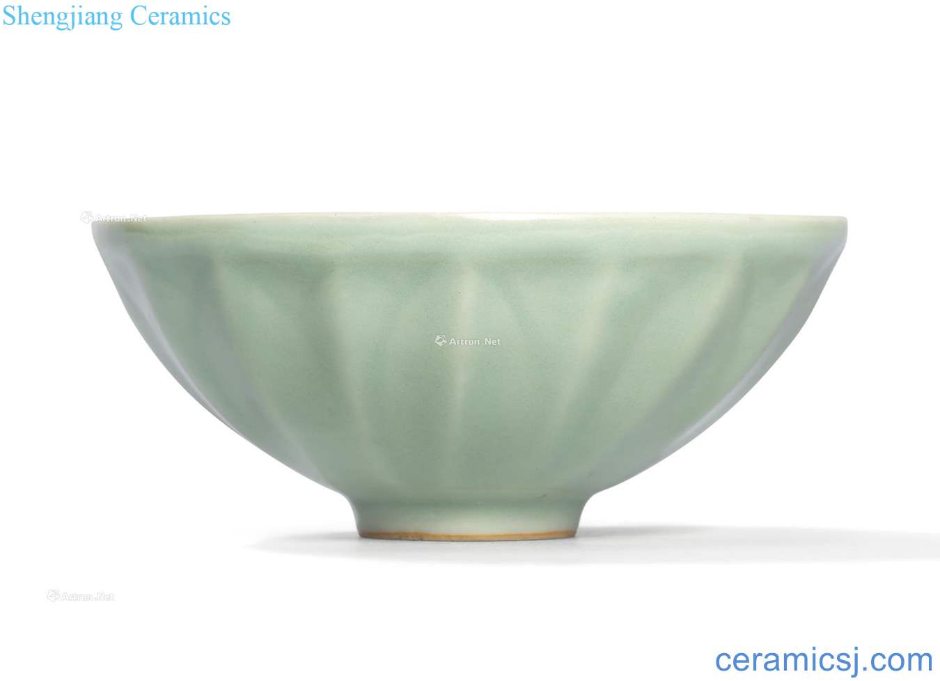 The southern song dynasty Longquan green glaze lotus-shaped bowl
