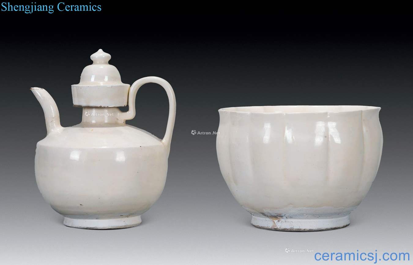 Northern song dynasty magnetic state kiln white glazed pot holder (a)