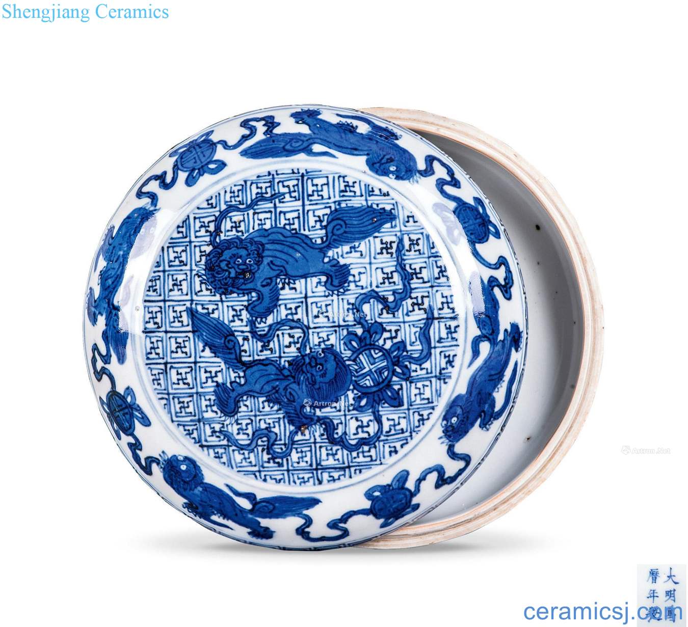 Ming wanli Blue and white lion ball dome box