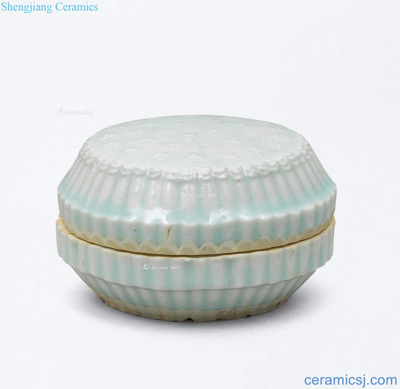 The southern song dynasty Left kiln green white glaze powder compact
