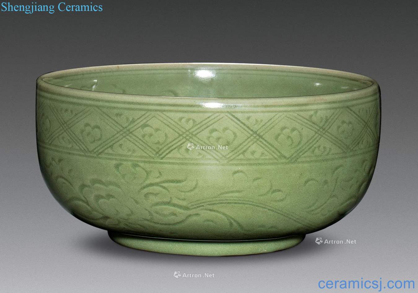 The early Ming dynasty longquan hand-cut pier bowl