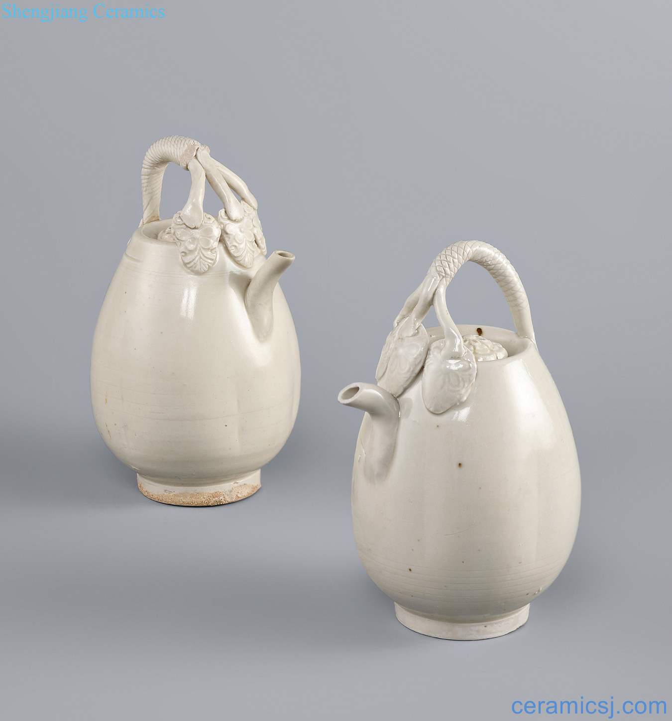 Liao (916-1125), white glaze melon prismatic trigeminal girder pot (a)