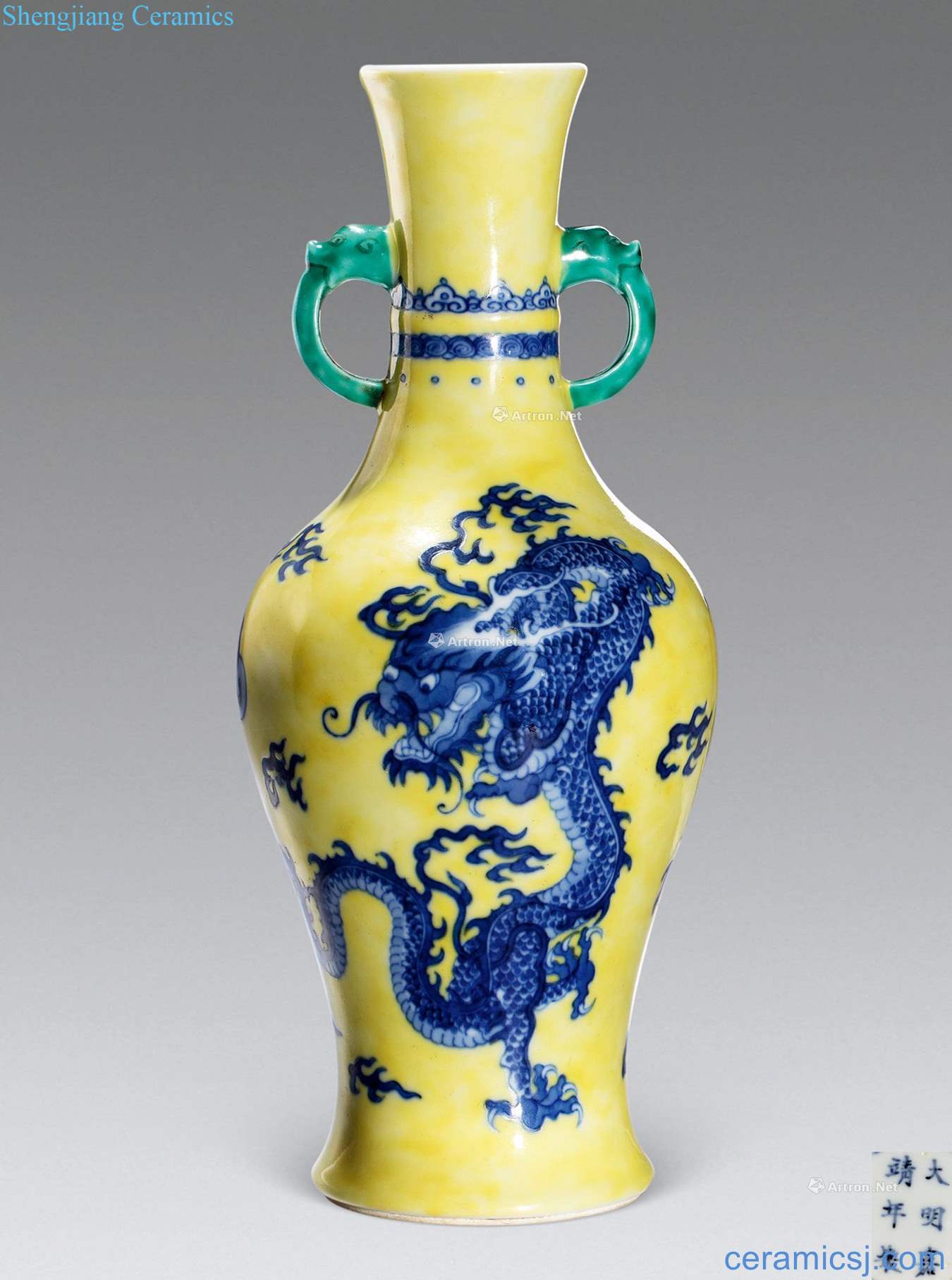 The qing emperor kangxi With the yellow and blue dragon