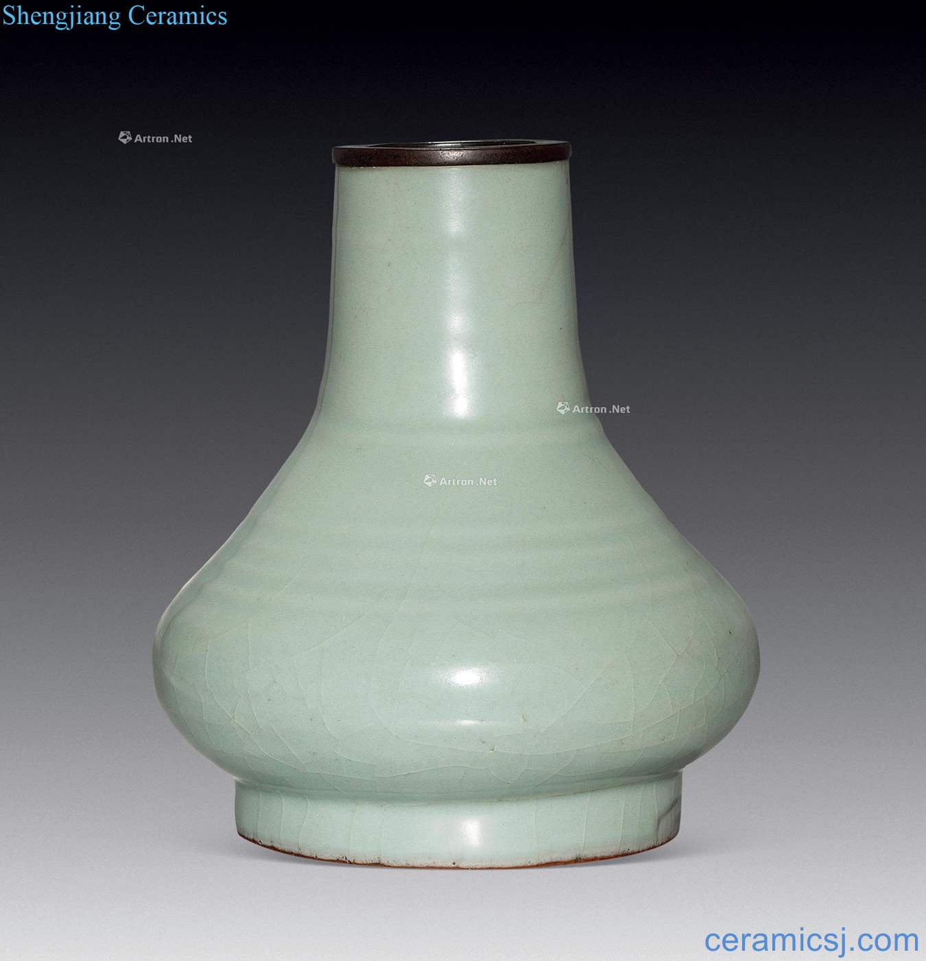 The southern song dynasty Longquan celadon bowstring grain bottle