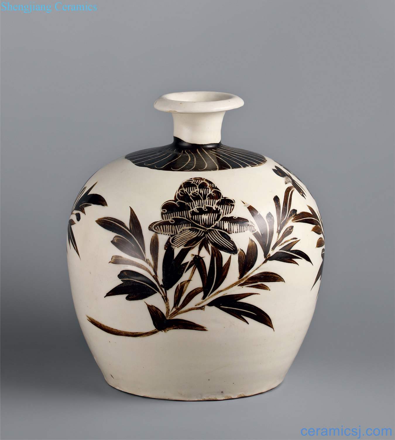 Northern song dynasty (960-1127) magnetic state kiln white glaze and black colour scratching peony grains bottle