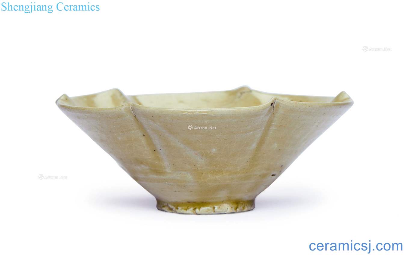 Tang yue ware bowl "flower" shape