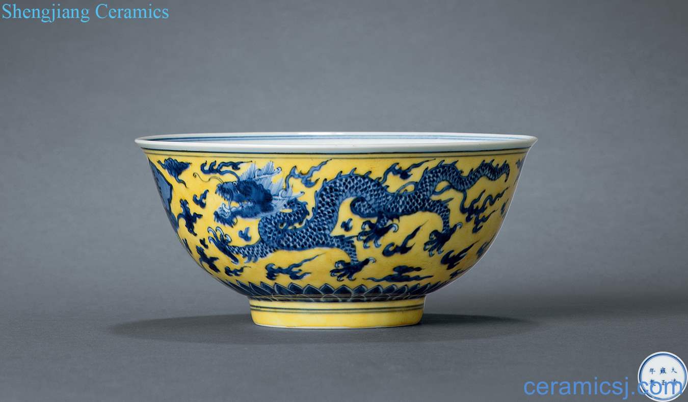 Qing yongzheng Yellow and blue dragon bowls