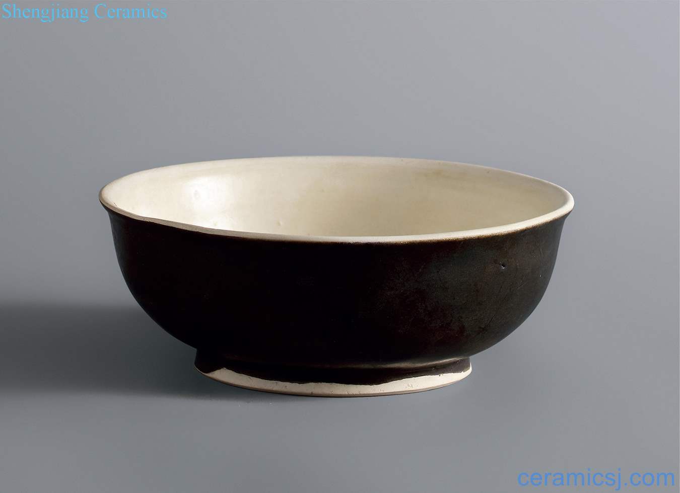 Tang (618-907), ligou black glazed bowl in white