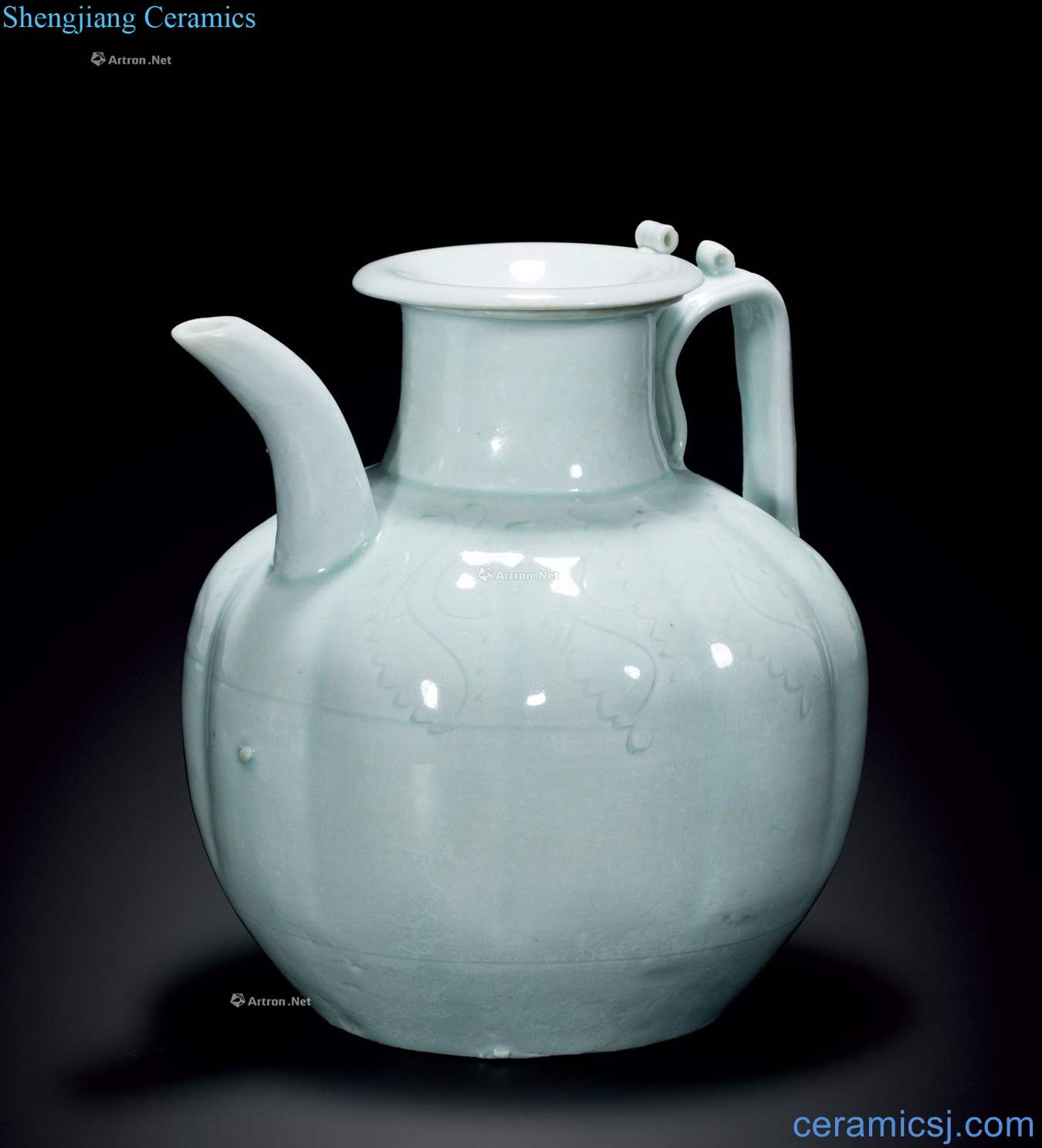 The song dynasty Left a shadow green ewer