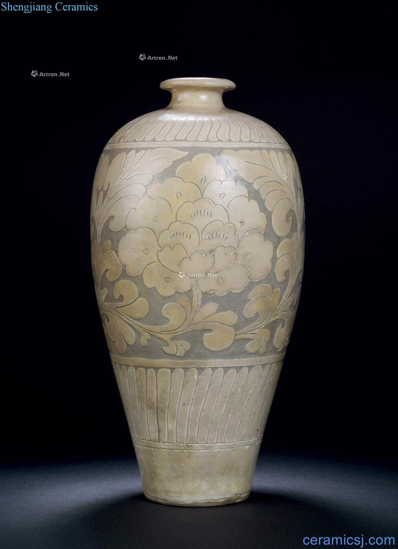 Song dynasty magnetic state kiln carved carved peony grains plum bottle