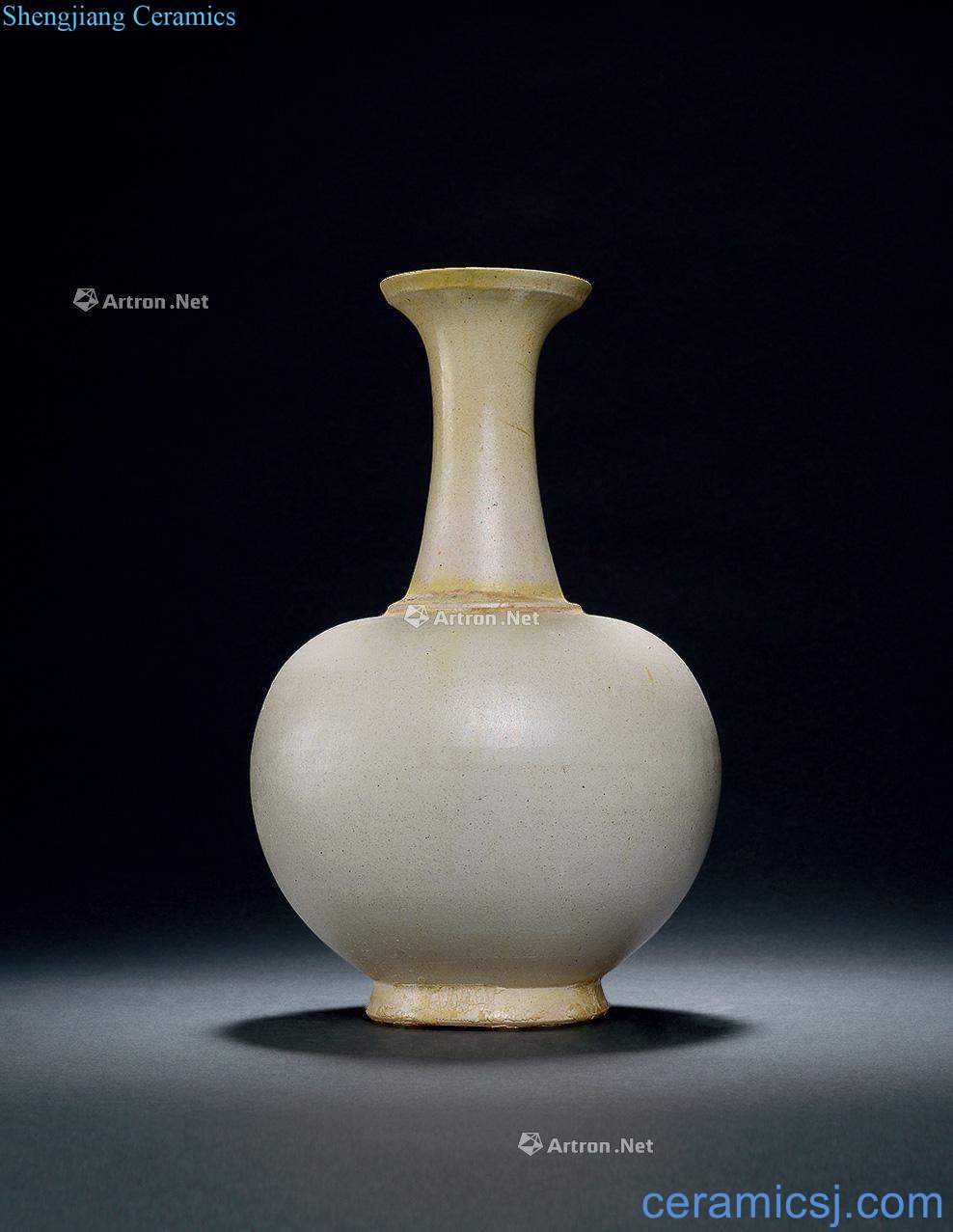 The tang dynasty white glaze bottle