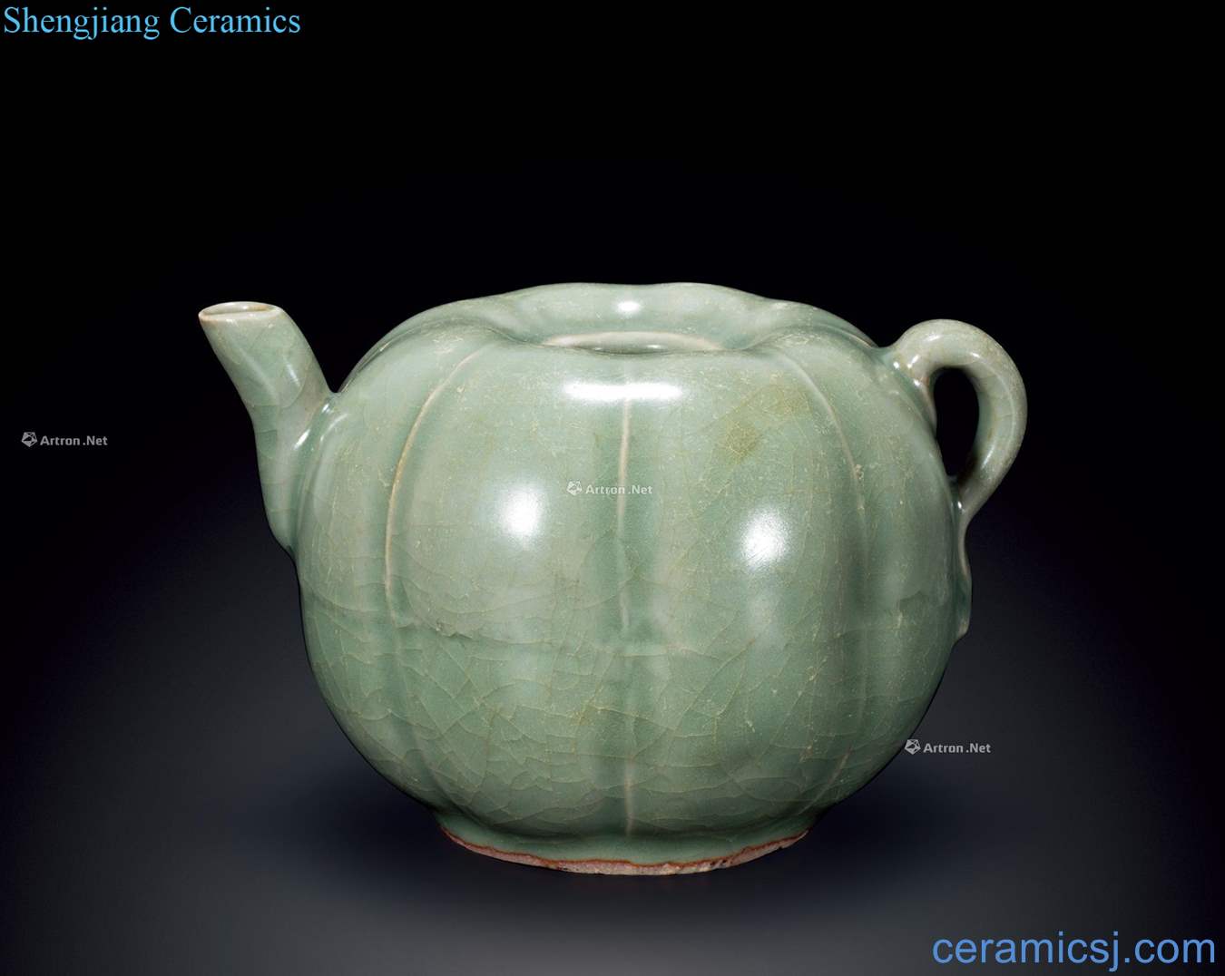 The song dynasty Longquan green glaze prismatic pot