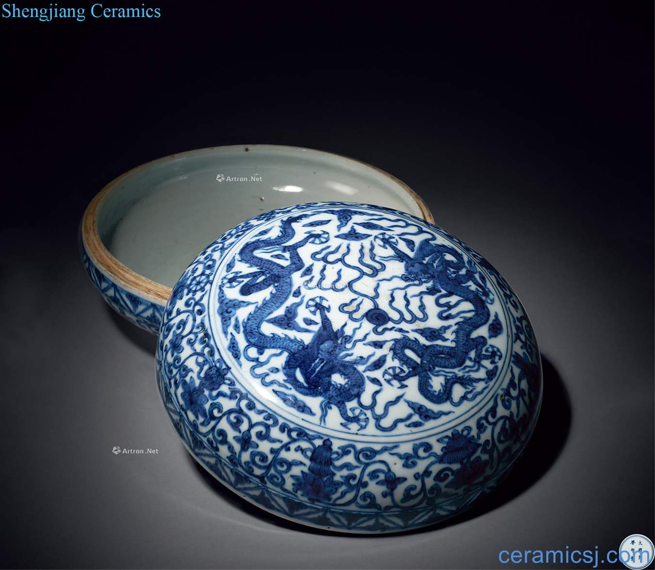Ming wanli Blue and white dragon playing bead sweet grain stored