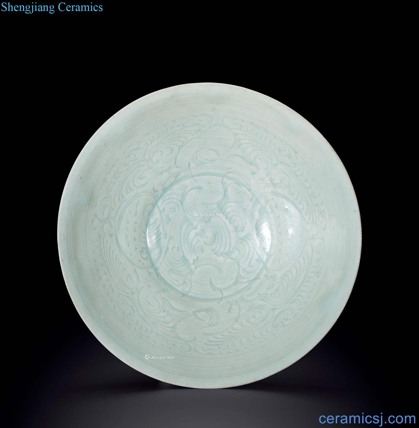 The song dynasty left kiln green hand-cut baby bowl