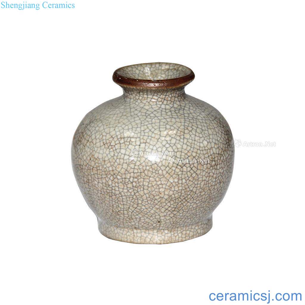 Mid Ming dynasty The elder brother of the imitation of the song dynasty kiln dish buccal bottle