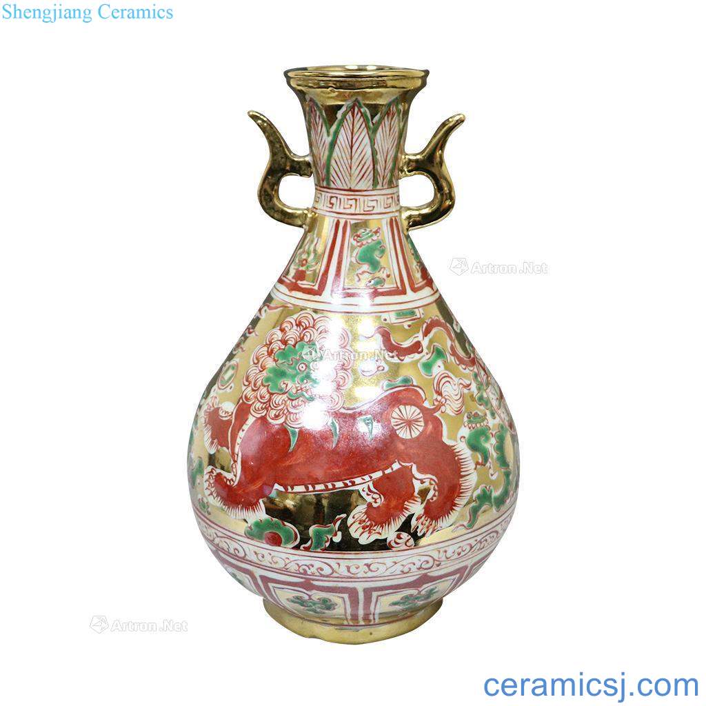 In the Ming dynasty Red and green color okho spring bottle