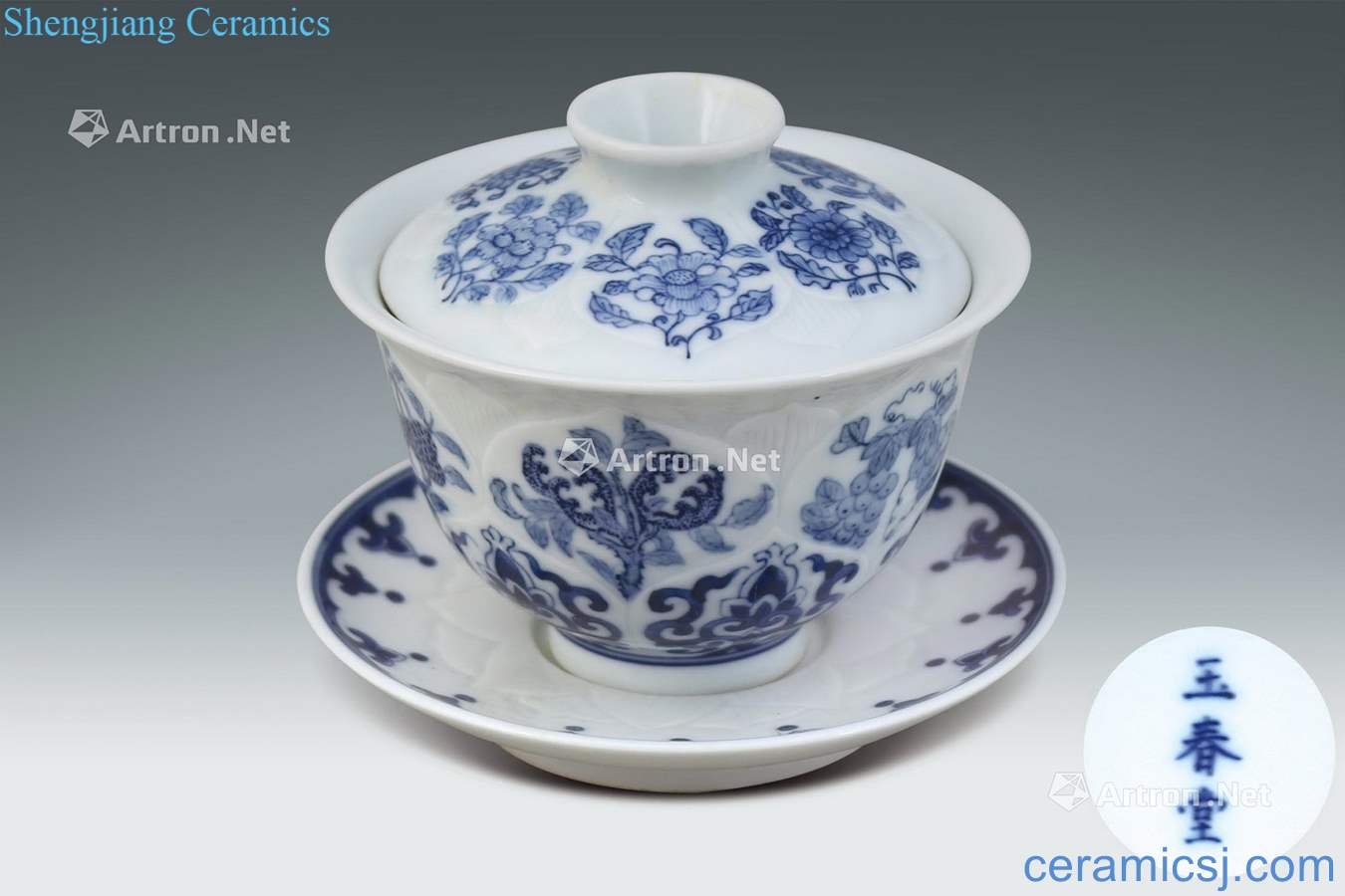 qing Blue and white carved lotus-shaped flowers lines cover cup