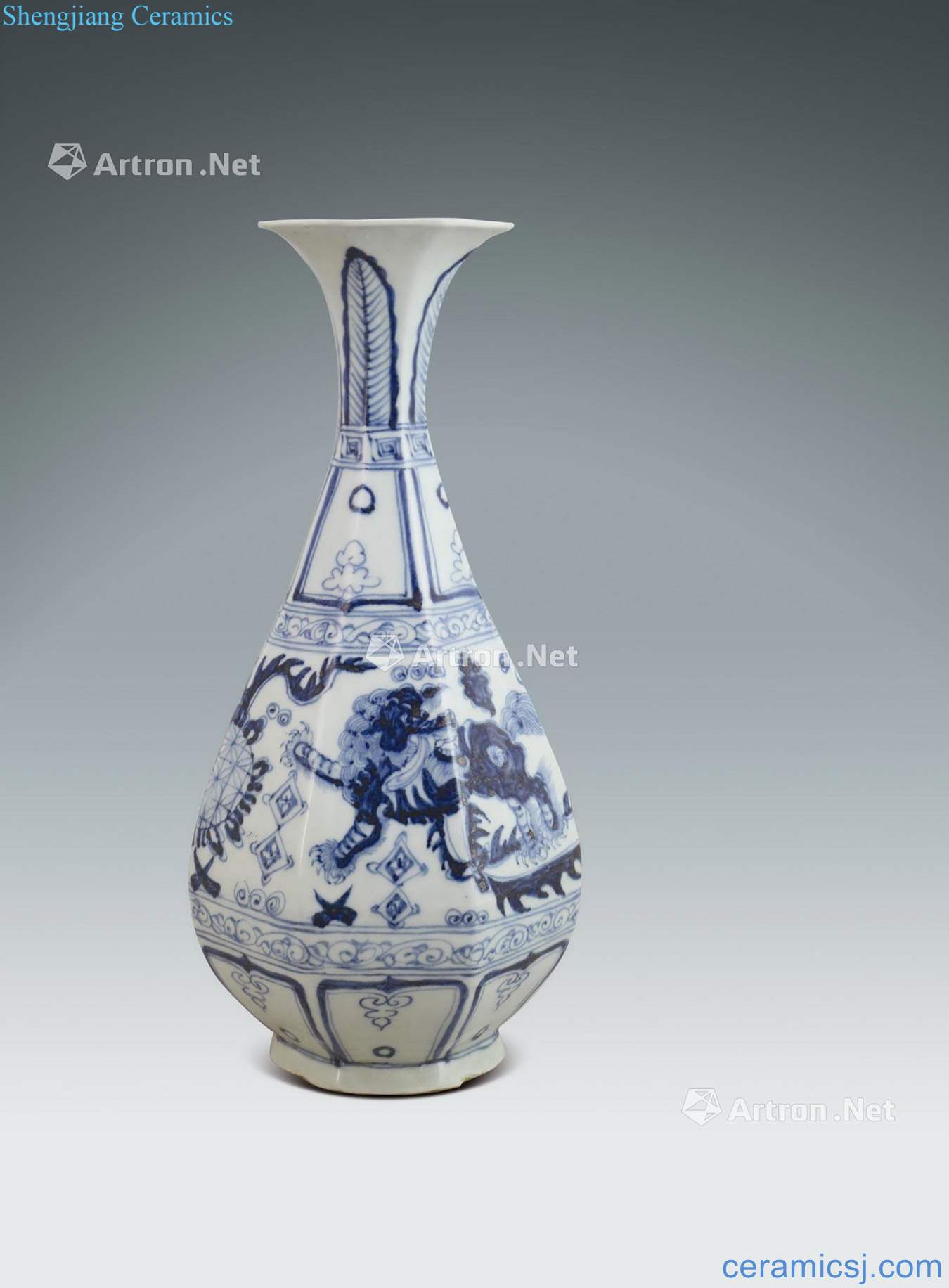 Ming Blue and white lion play ball six ling okho spring bottle