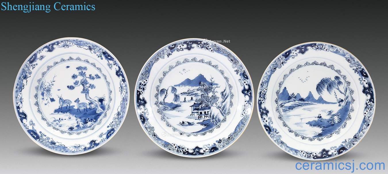 Qing qianlong Blue and white deer tray, blue and white landscape tray, blue and white fish tray (a)
