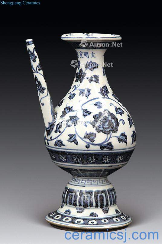 In the Ming dynasty Blue and white flower net bottles