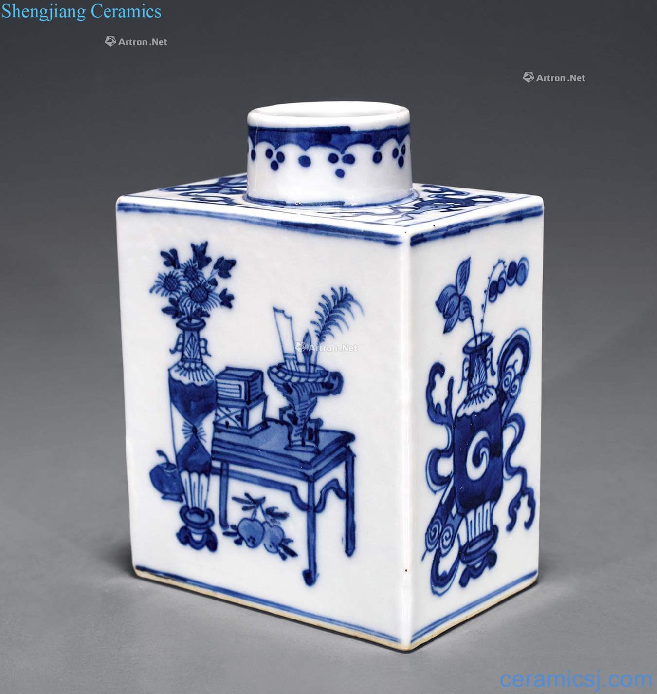 Qing qianlong Blue and white antique grain square canister