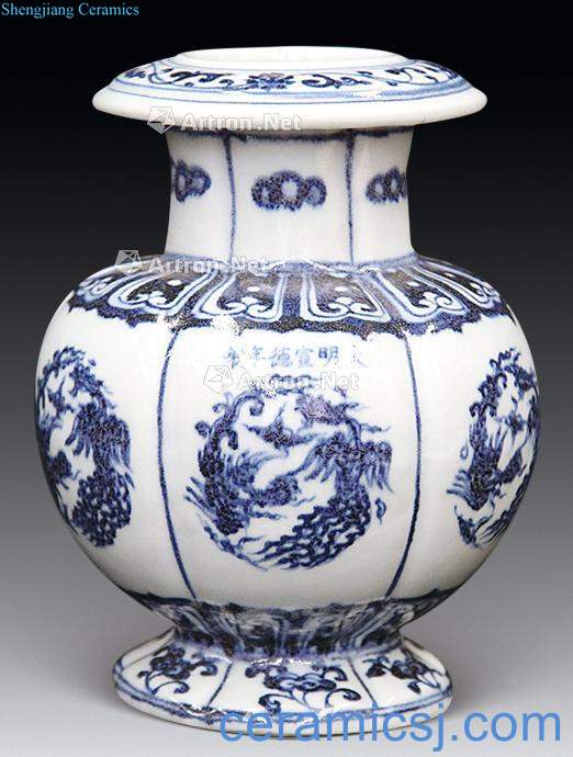 Ming xuande Blue and white flower grain bottle