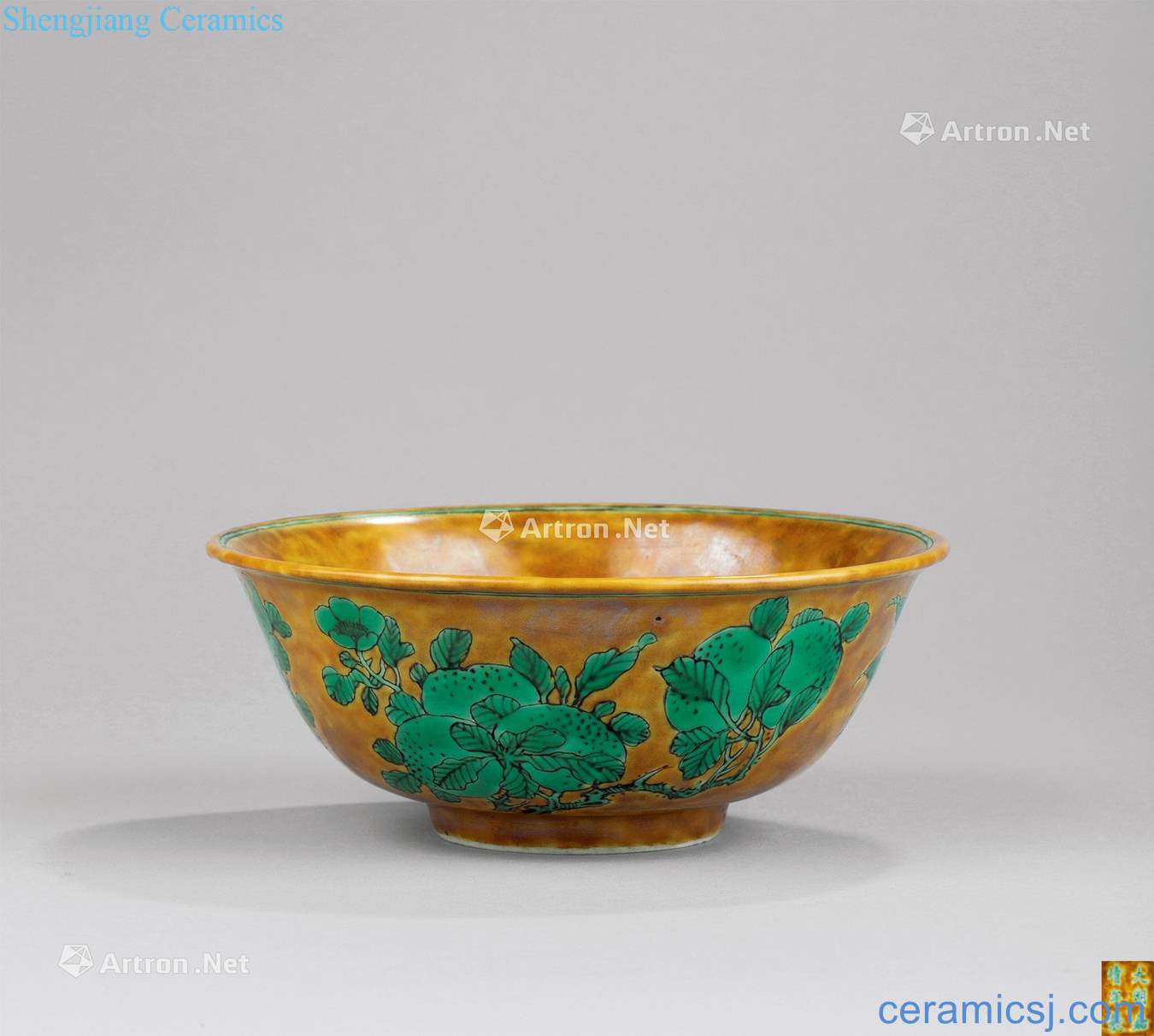 In the Ming dynasty (1368-1644) yellow glaze green color live green-splashed bowls