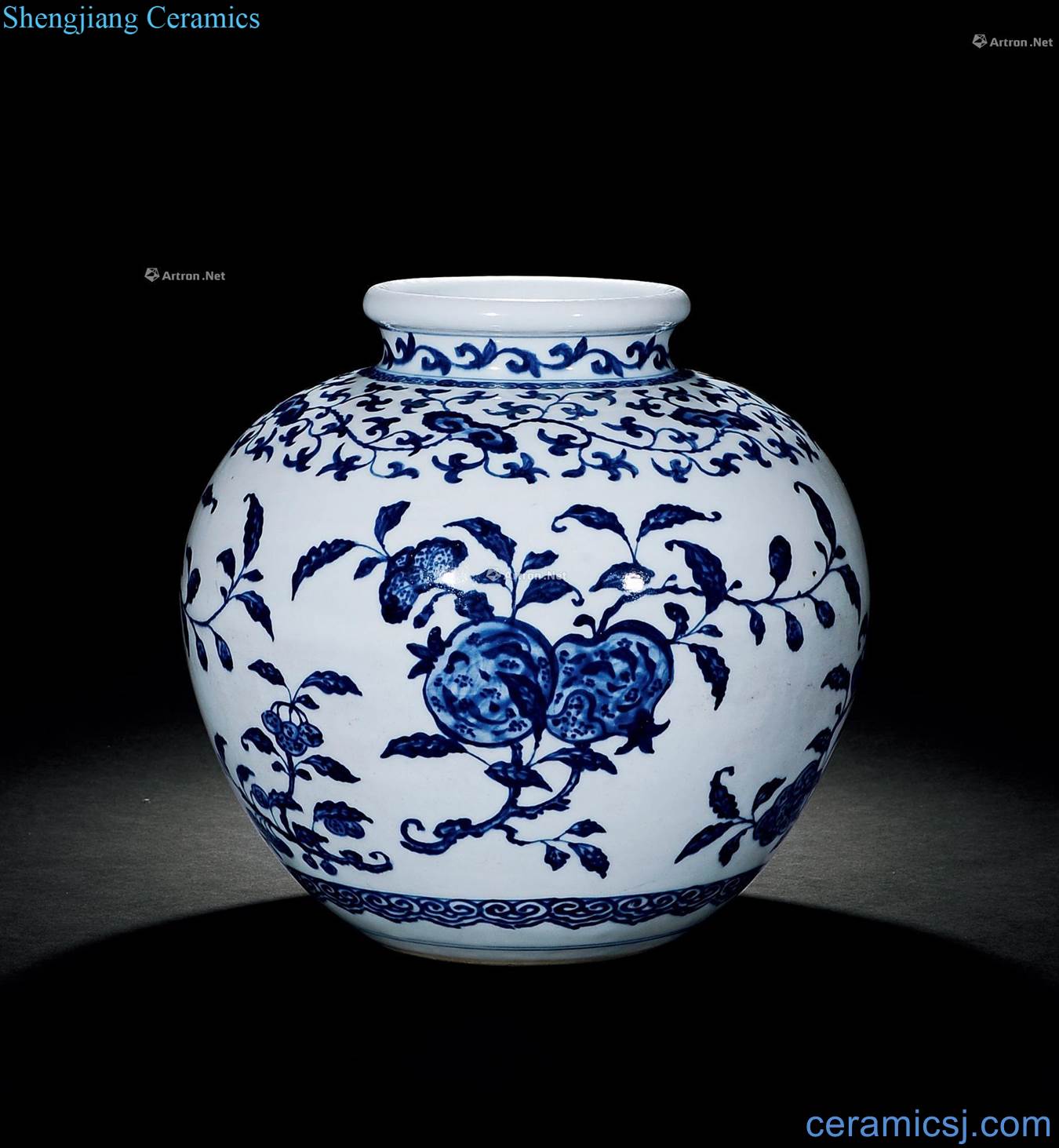 Qing yongzheng Blue and white red fruit grain white statue of folding branches