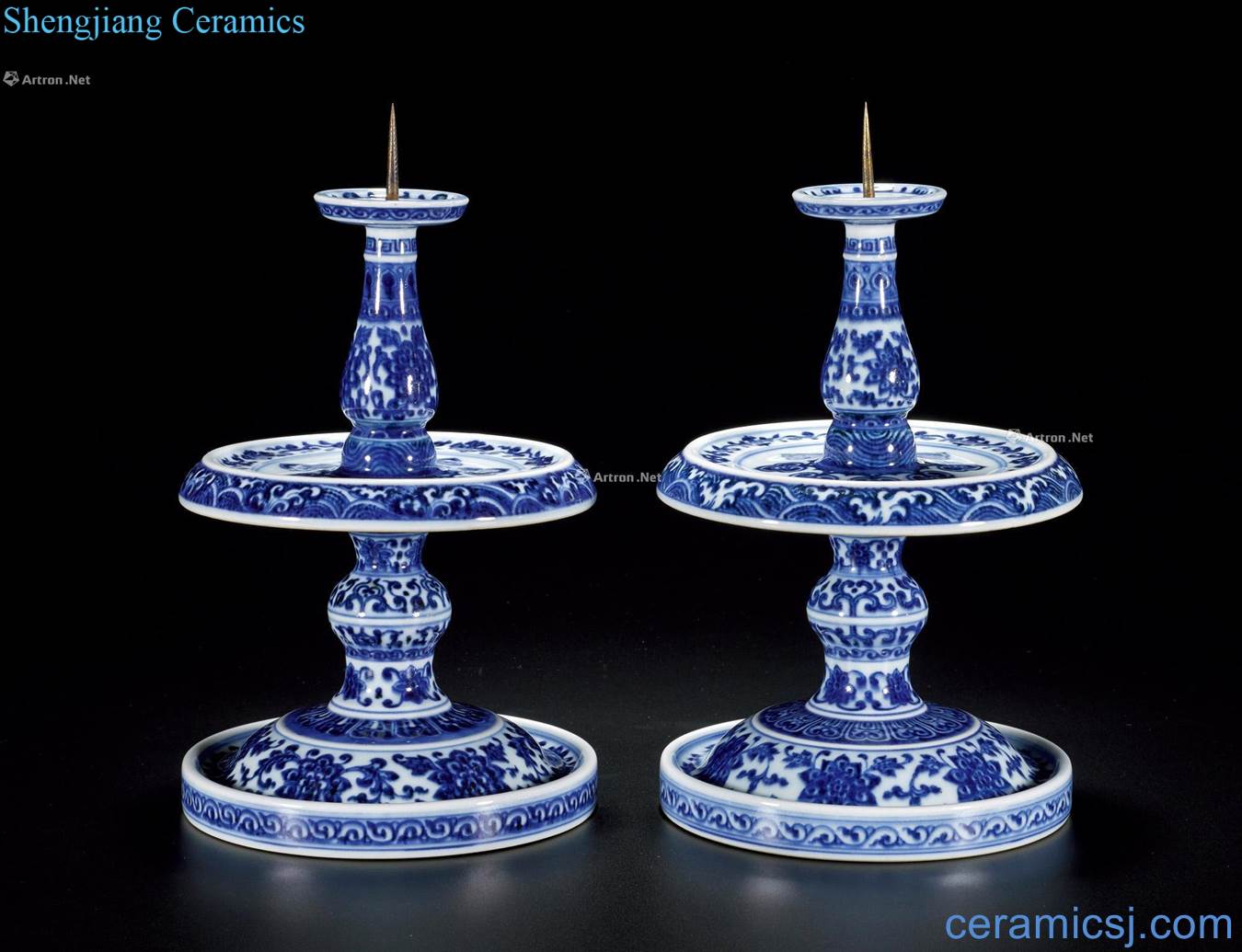 Qing qianlong Blue and white tie up branch flowers grain candlestick (a)