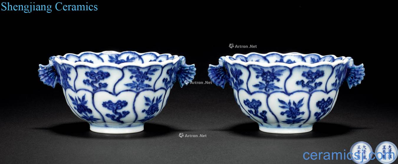 Qing yongzheng Blue and white ganoderma lucidum grain Capricorn ear cup (a)