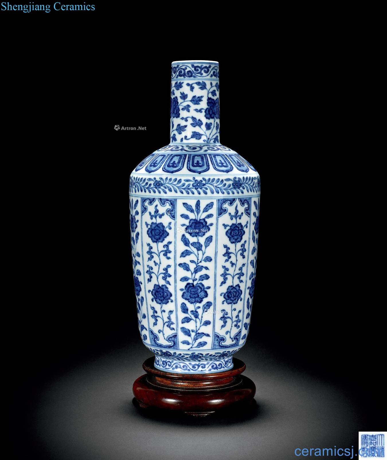 Qing jiaqing Blue and white flower long wooden stick bottle neck