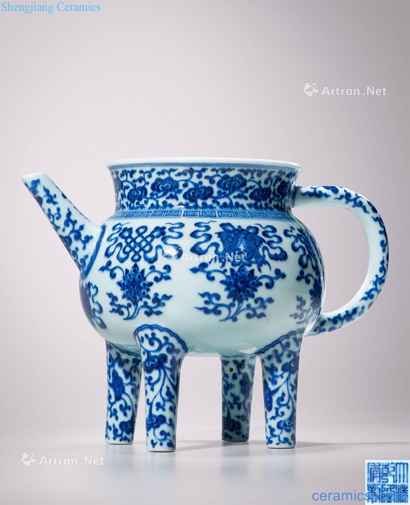 Qing qianlong Eight auspicious grain He pot of blue and white