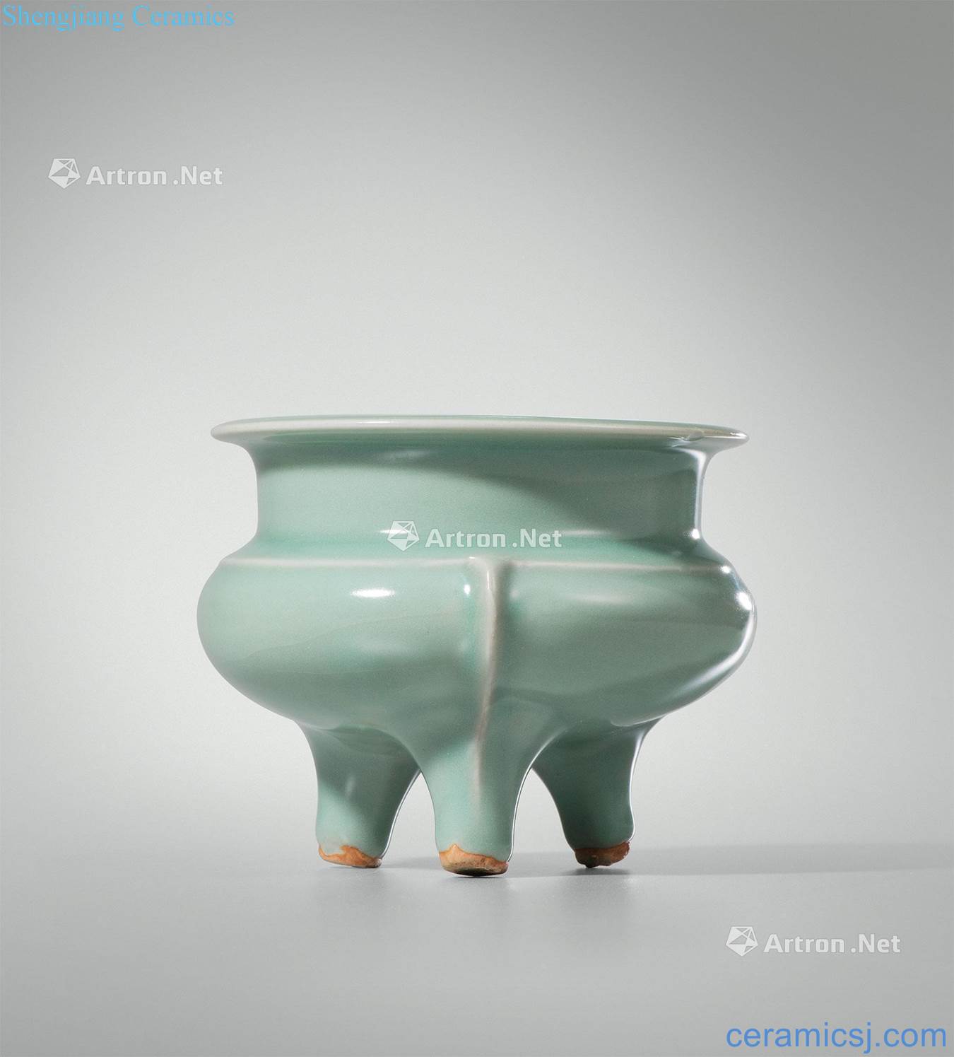 yuan Longquan celadon powder blue three feet by furnace