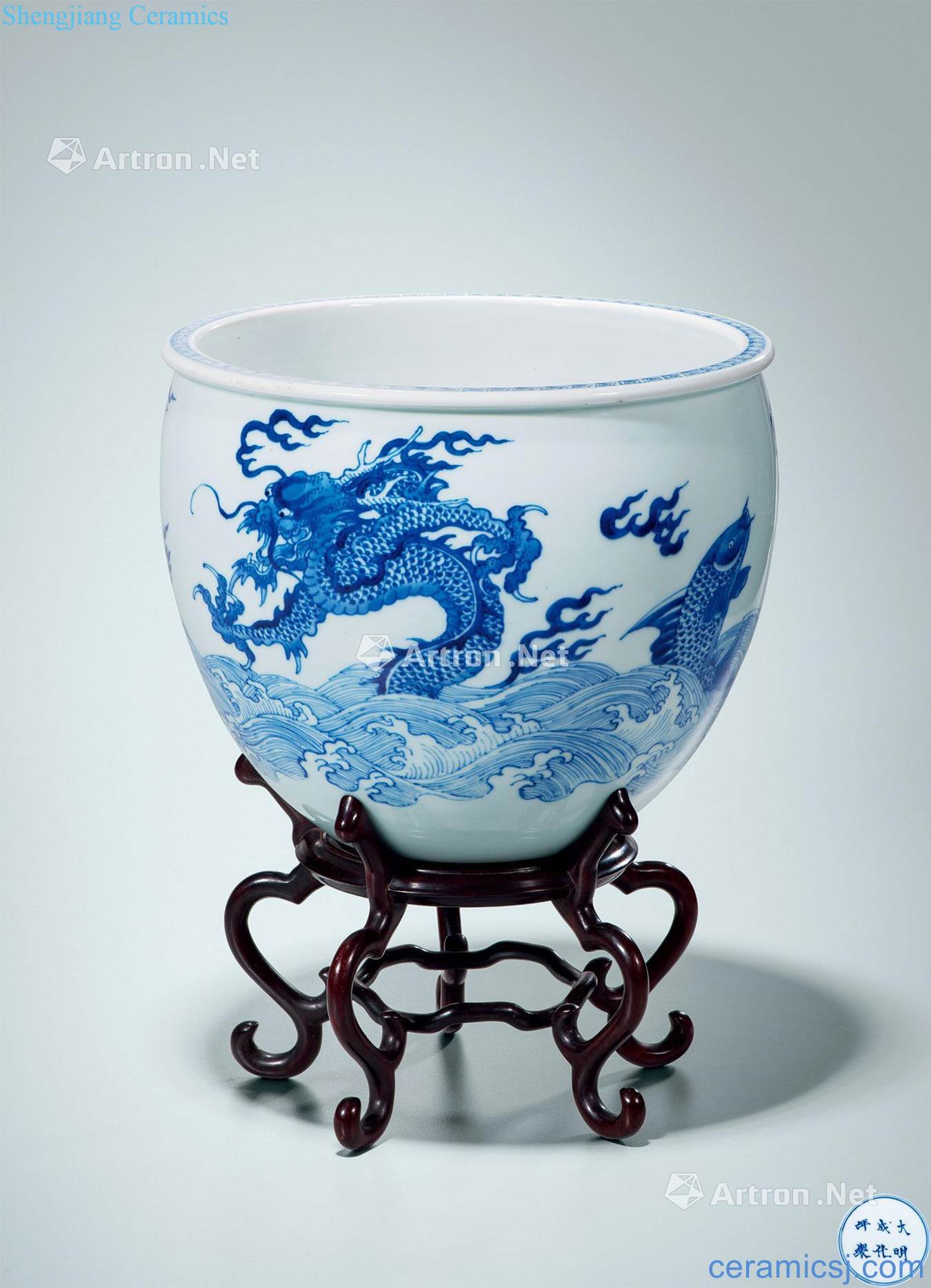 The qing emperor kangxi Blue and white fish dragon roll cylinder