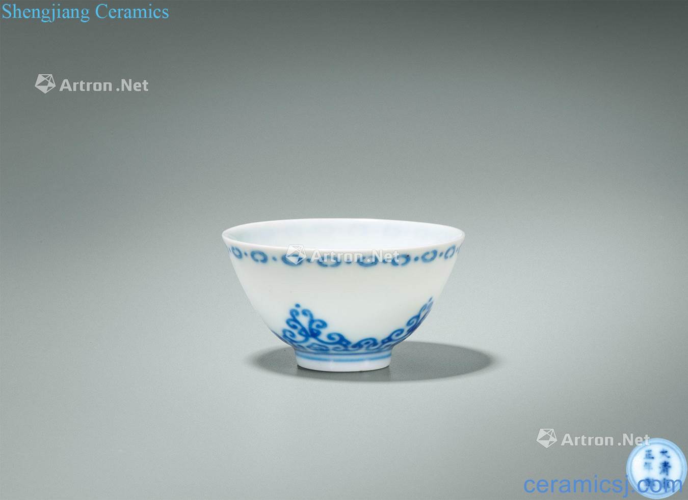Qing yongzheng Blue and white honeysuckle grain cup