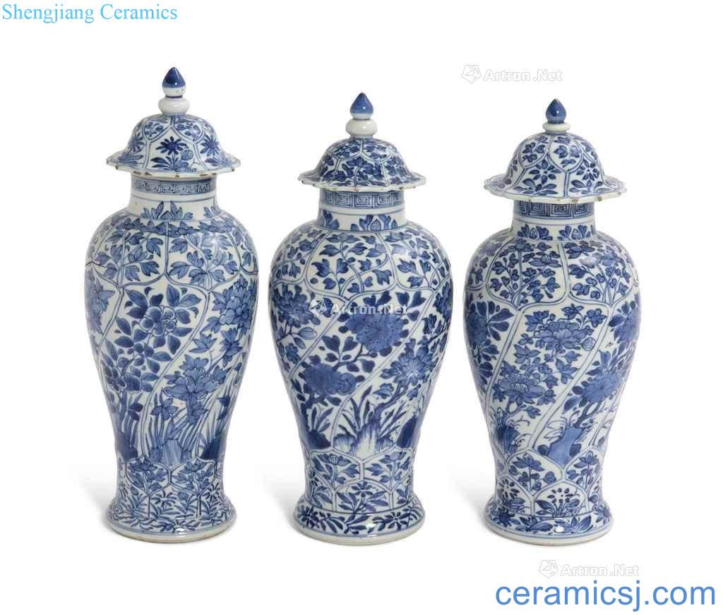 The qing emperor kangxi Blue and white flower grain bottle cap (a group of three)