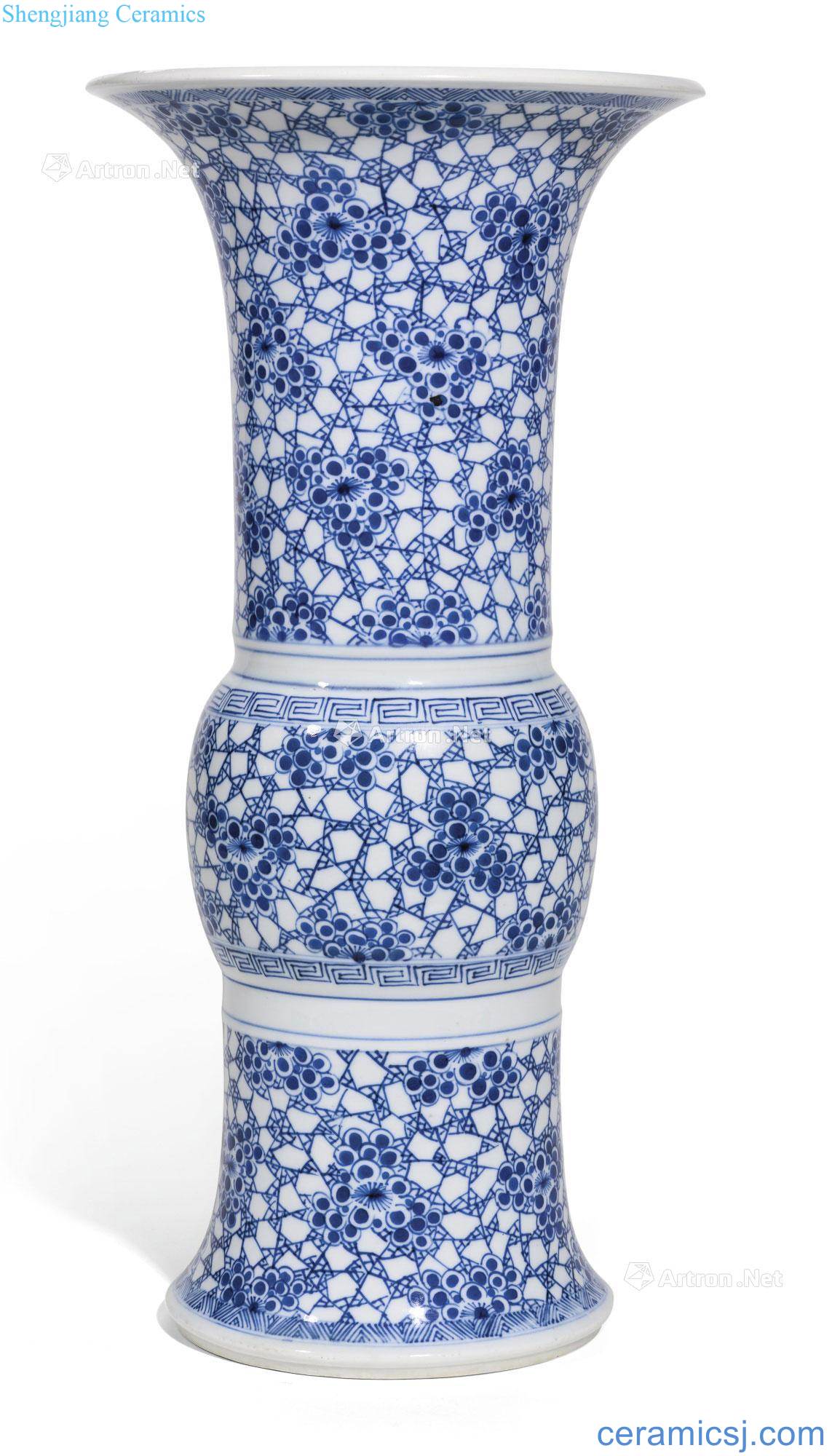 The qing emperor kangxi Blue and white plum flower pattern vase with flowers