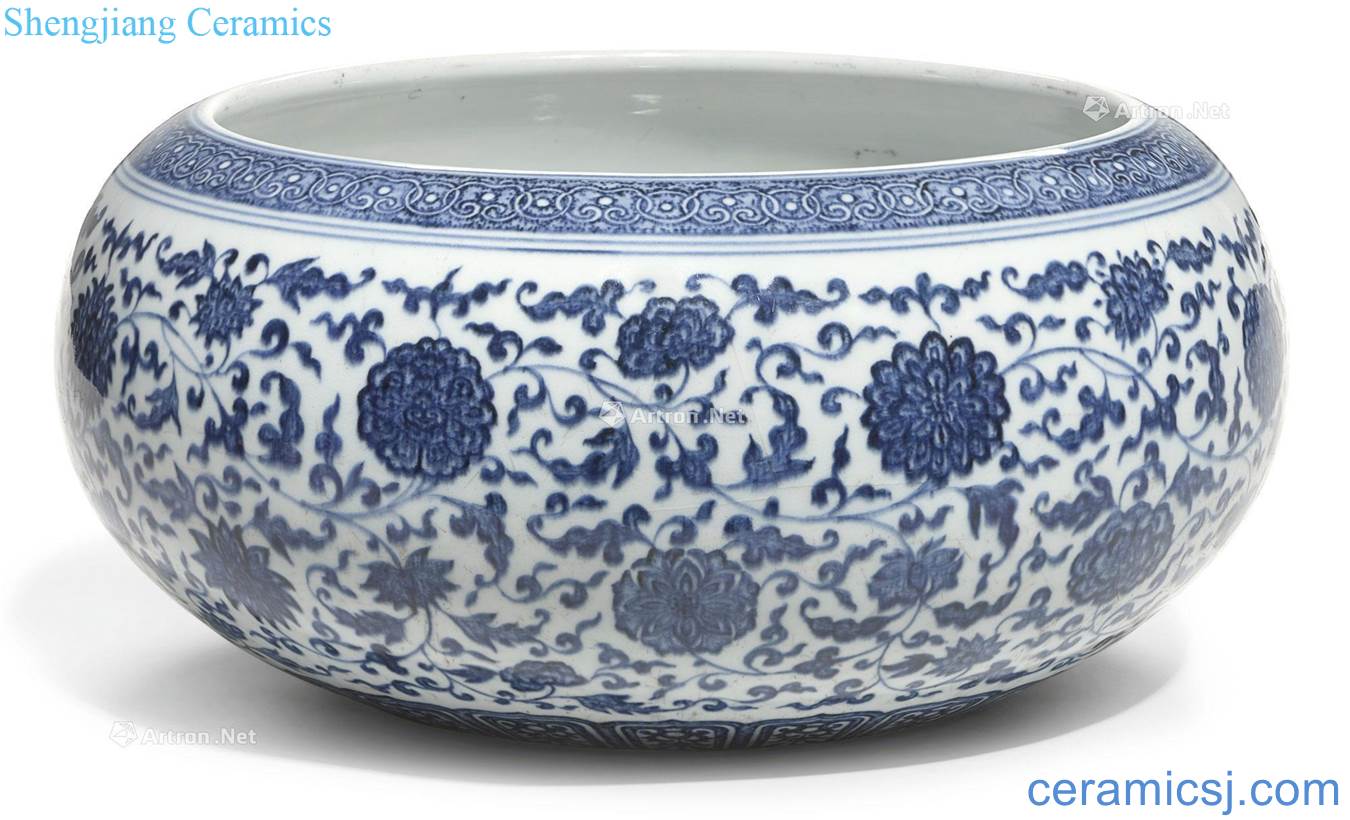 Qing in the eighteenth century Blue and white lotus flower grain big bowl