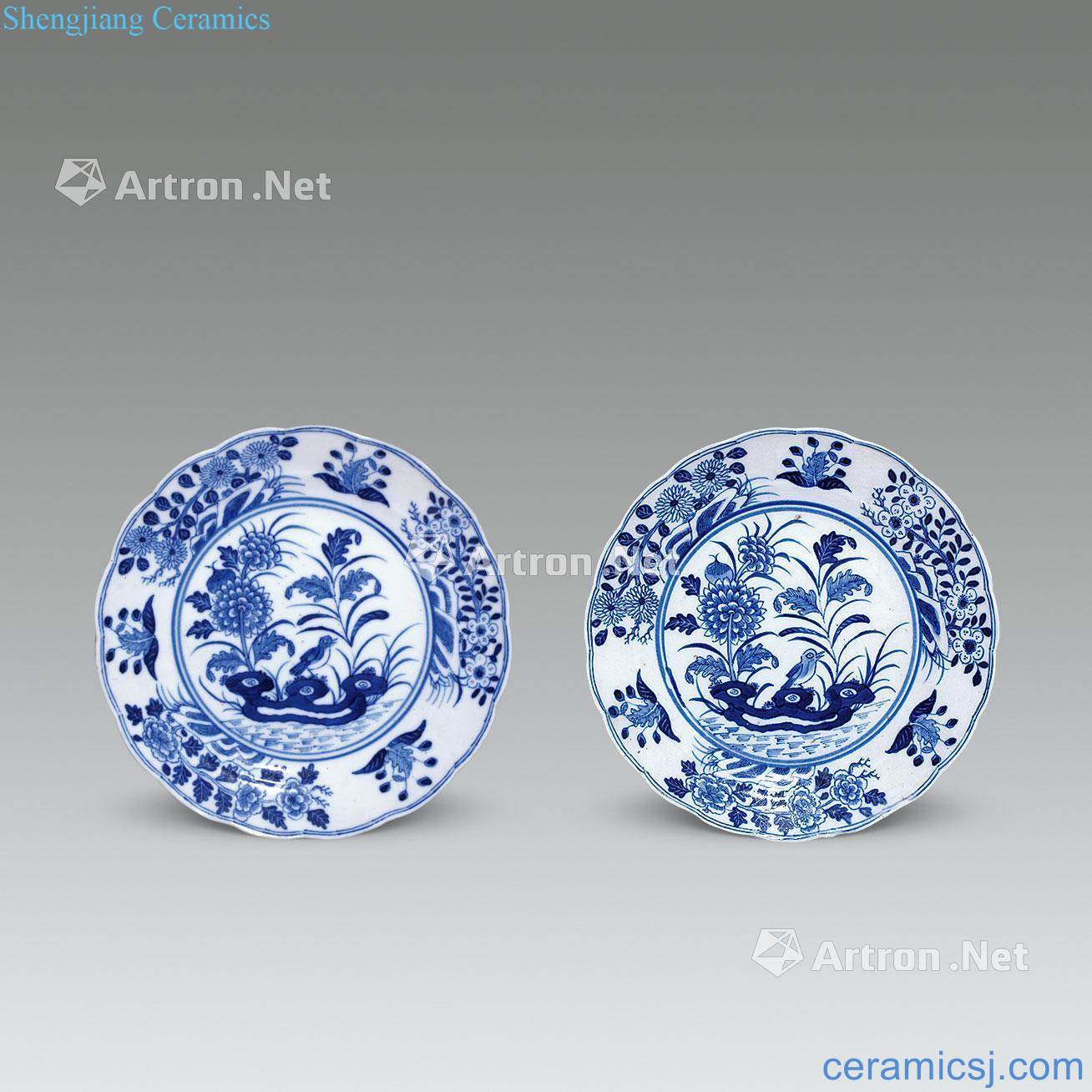 qing Blue and white flower on plate (a)