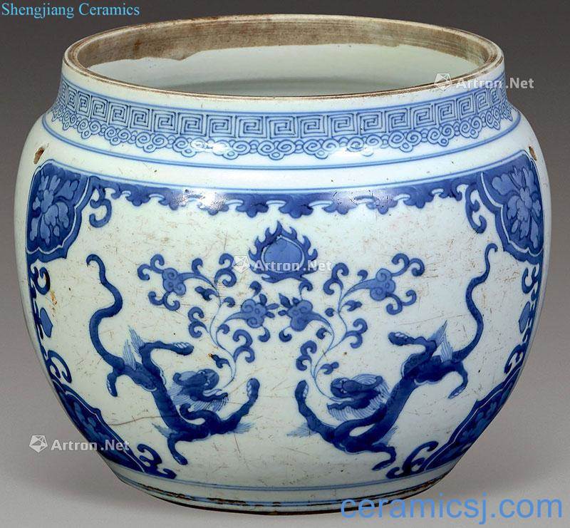 The qing emperor kangxi Blue and white dragon grain porridge pot