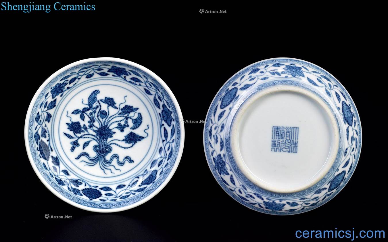 Qing daoguang Blue and white with a bunch of lotus tray (a)