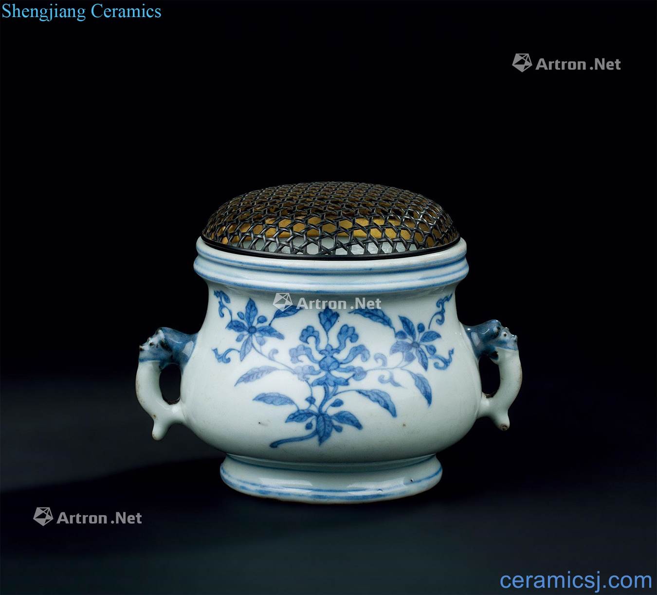 In the Ming dynasty (1368 ~ 1644) blue and white flower grain double beast ear censer