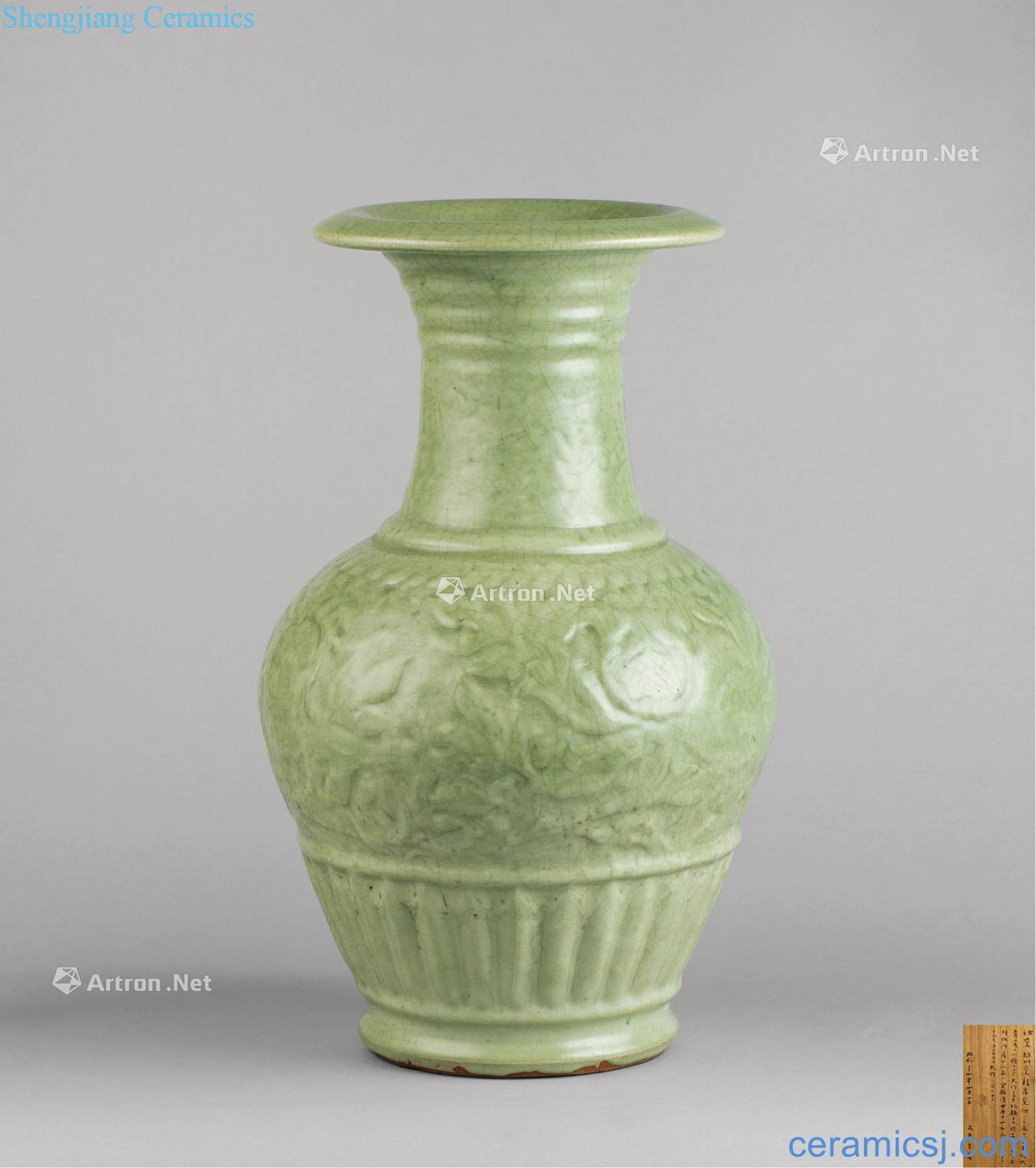 The yuan dynasty (1279 ~ 1368) of longquan celadon peony grain big bottle