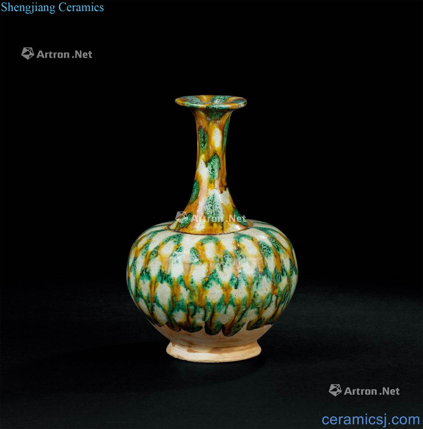The tang dynasty (618 ~ 907) three-color flask