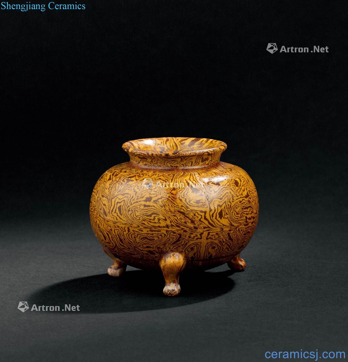 The tang dynasty (618 ~ 907) gummed three-legged incense burner