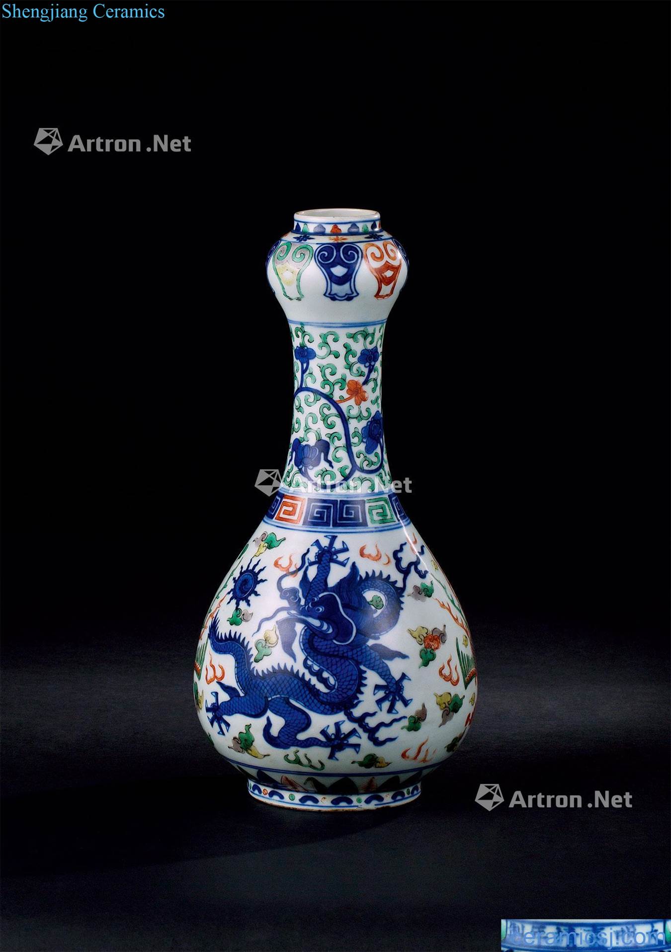In the Ming dynasty (1368 ~ 1644) colorful longfeng grain bottle of garlic
