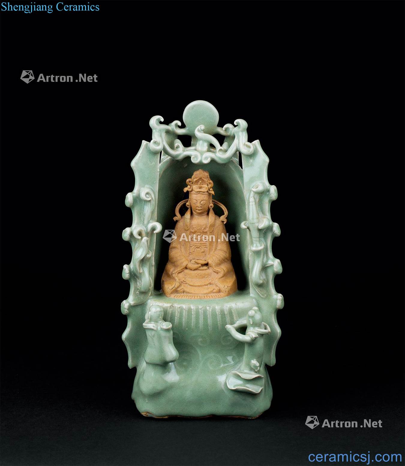 In the Ming dynasty (1368 ~ 1644) of longquan celadon dew tire like guanyin
