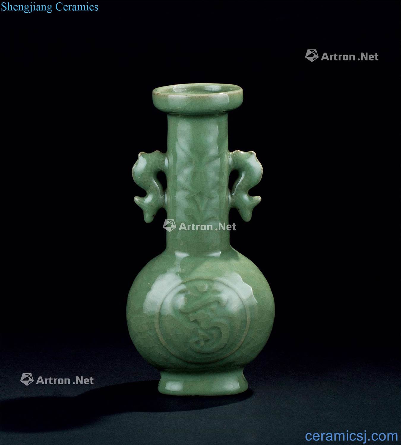 In the Ming dynasty (1368 ~ 1644) with the longquan celadon